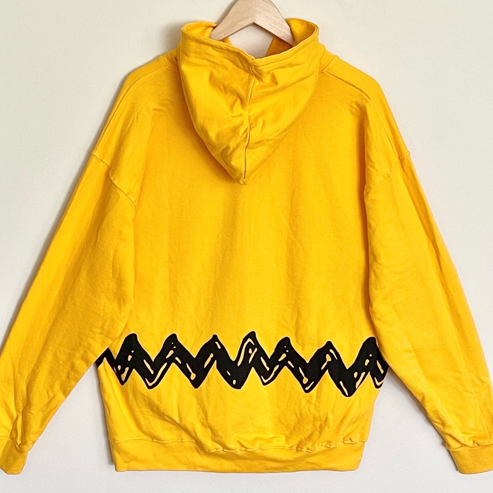 Cedar Fair Peanuts Charlie Brown Yellow Black Hoodie Adult size XL - Picture 7 of 10